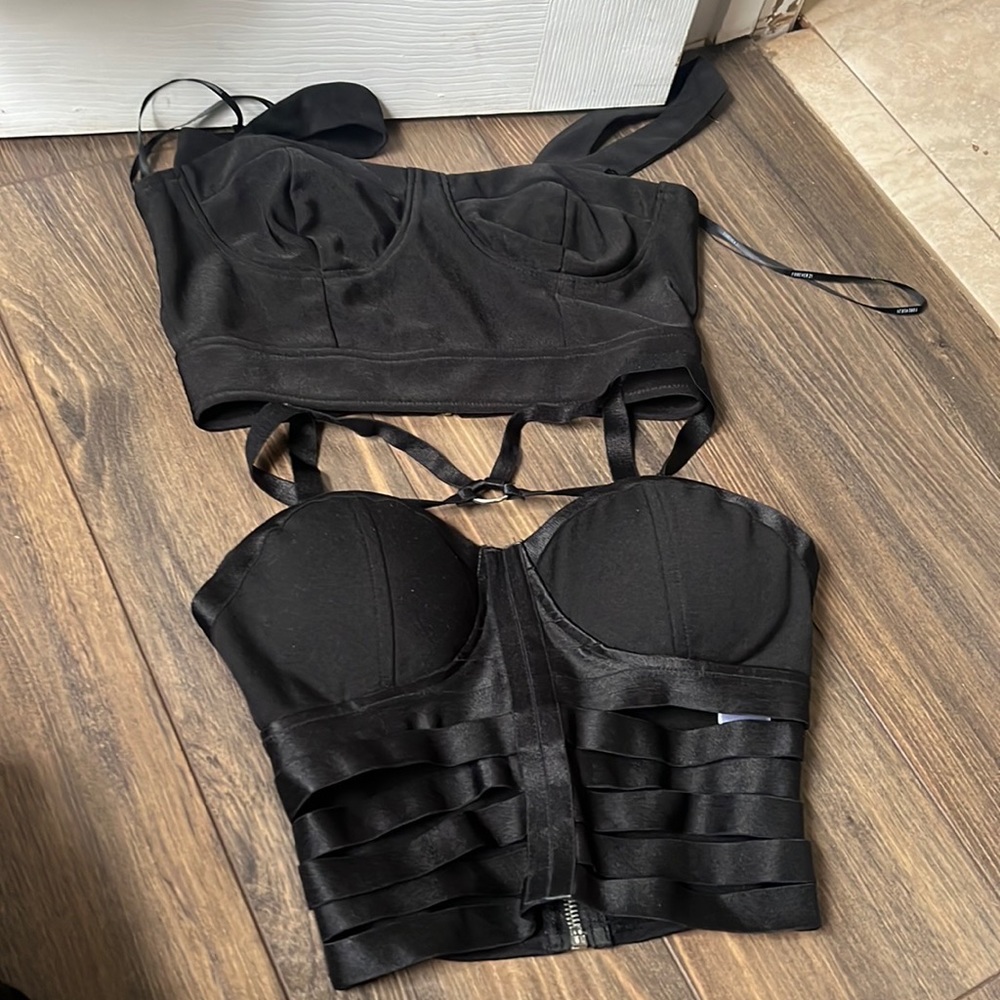 2 small black crop tops